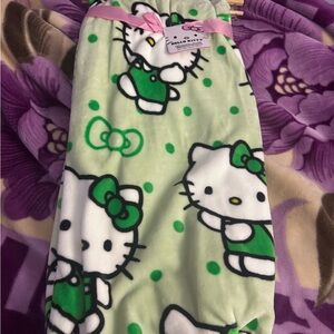 Hello Kitty Green and White Blanket